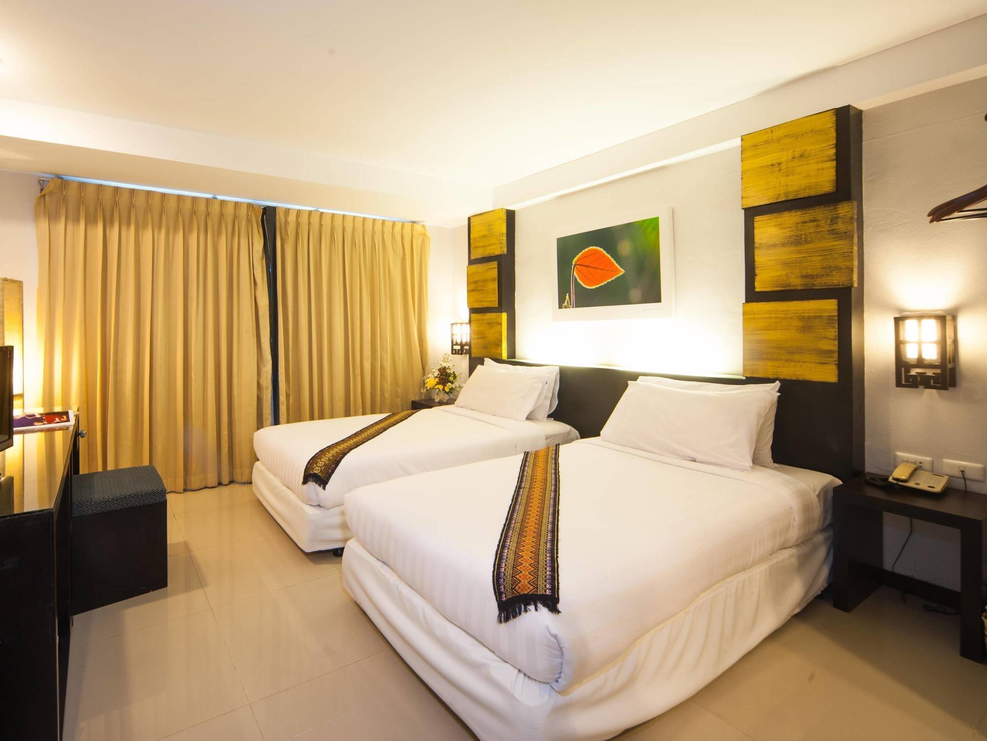 Crystal Inn Phuket Exteriör bild