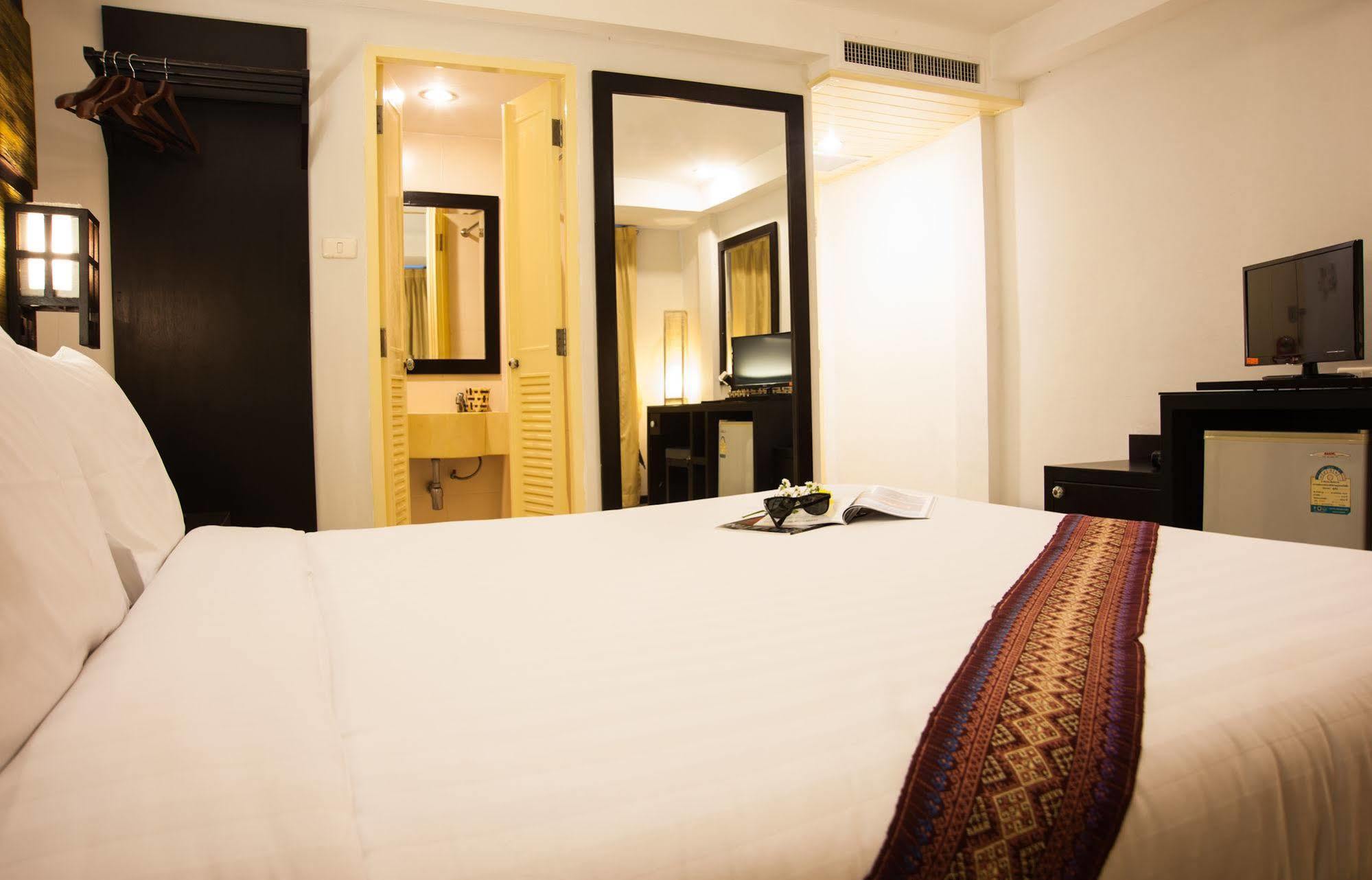 Crystal Inn Phuket Exteriör bild