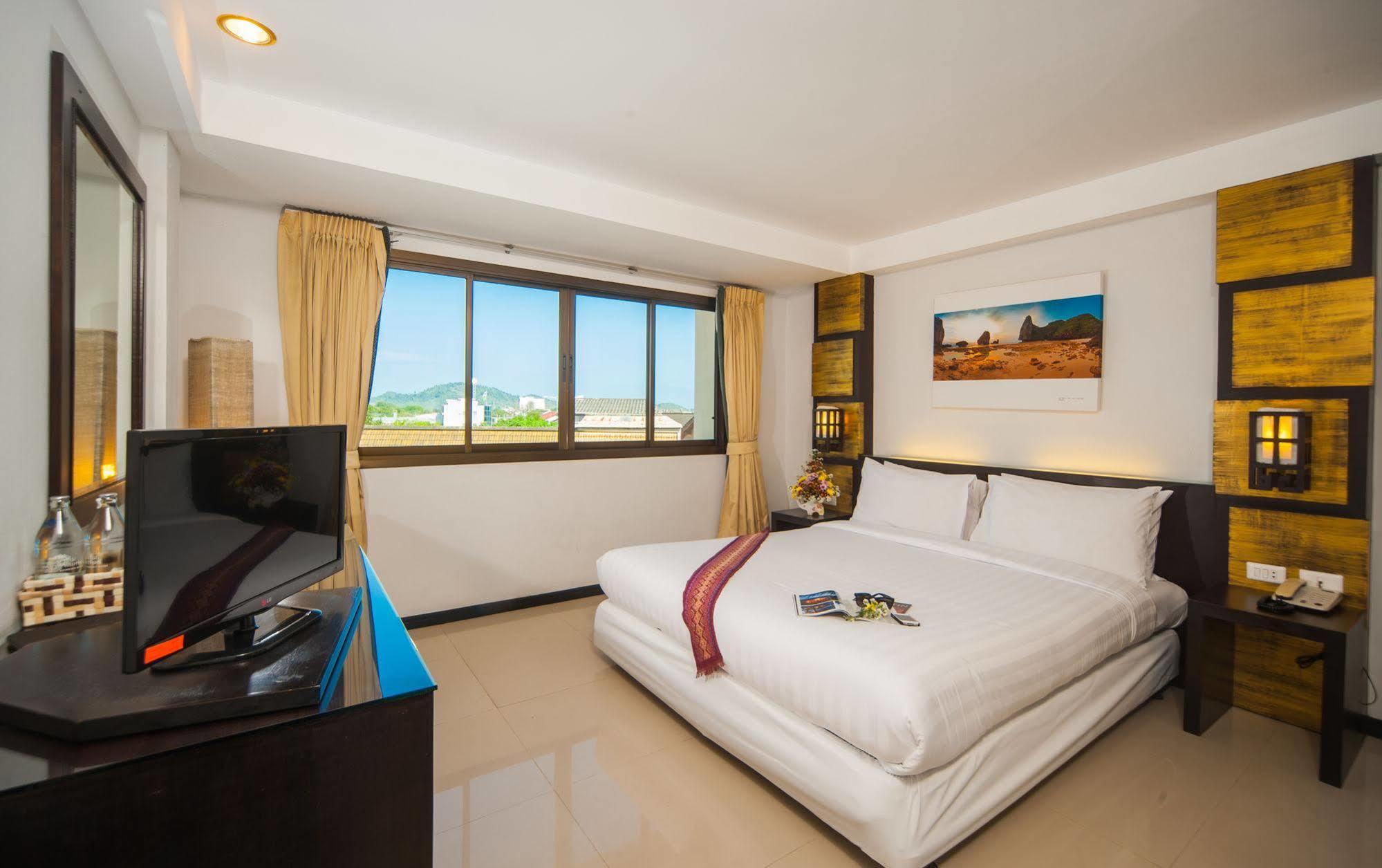 Crystal Inn Phuket Exteriör bild