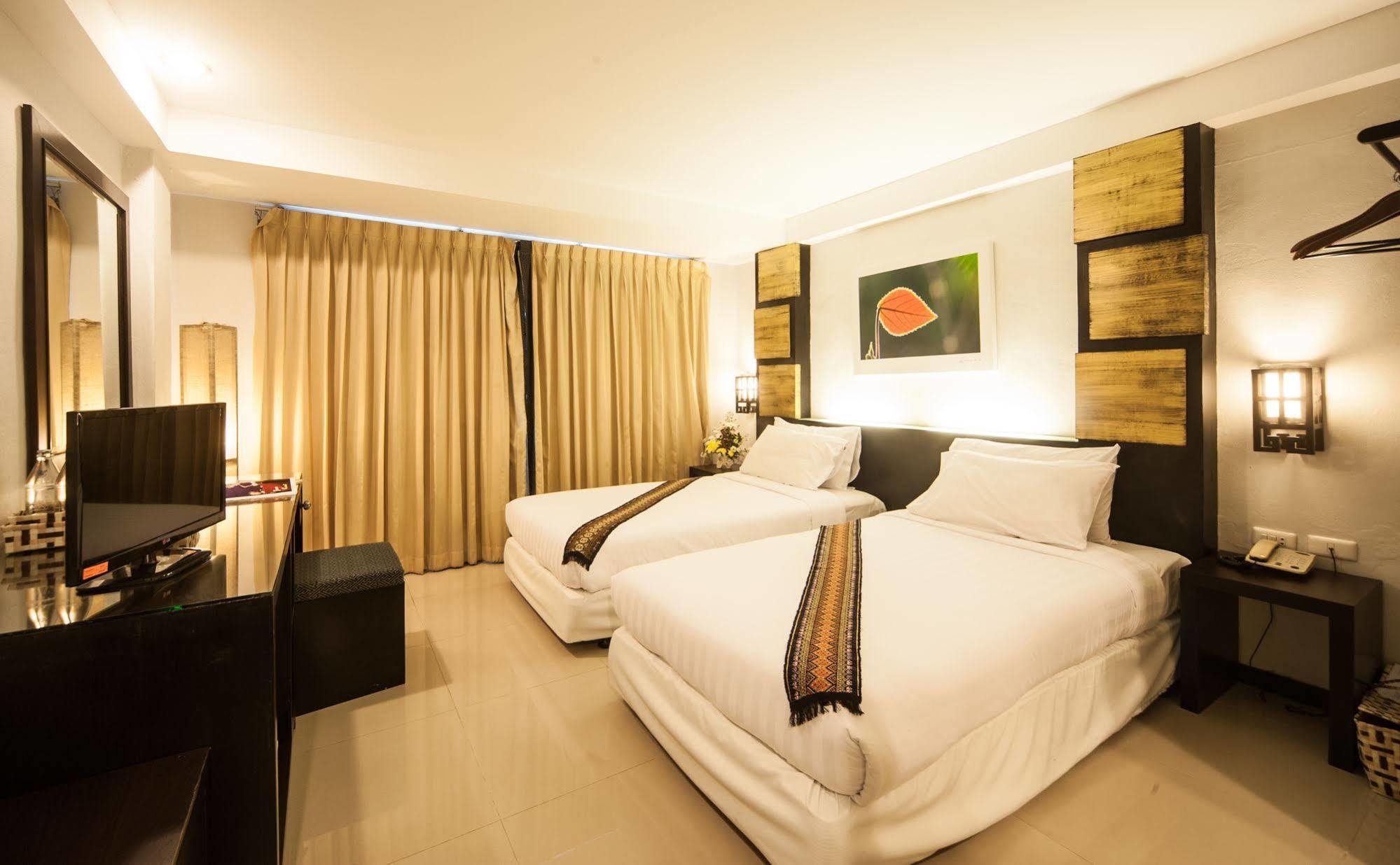 Crystal Inn Phuket Exteriör bild